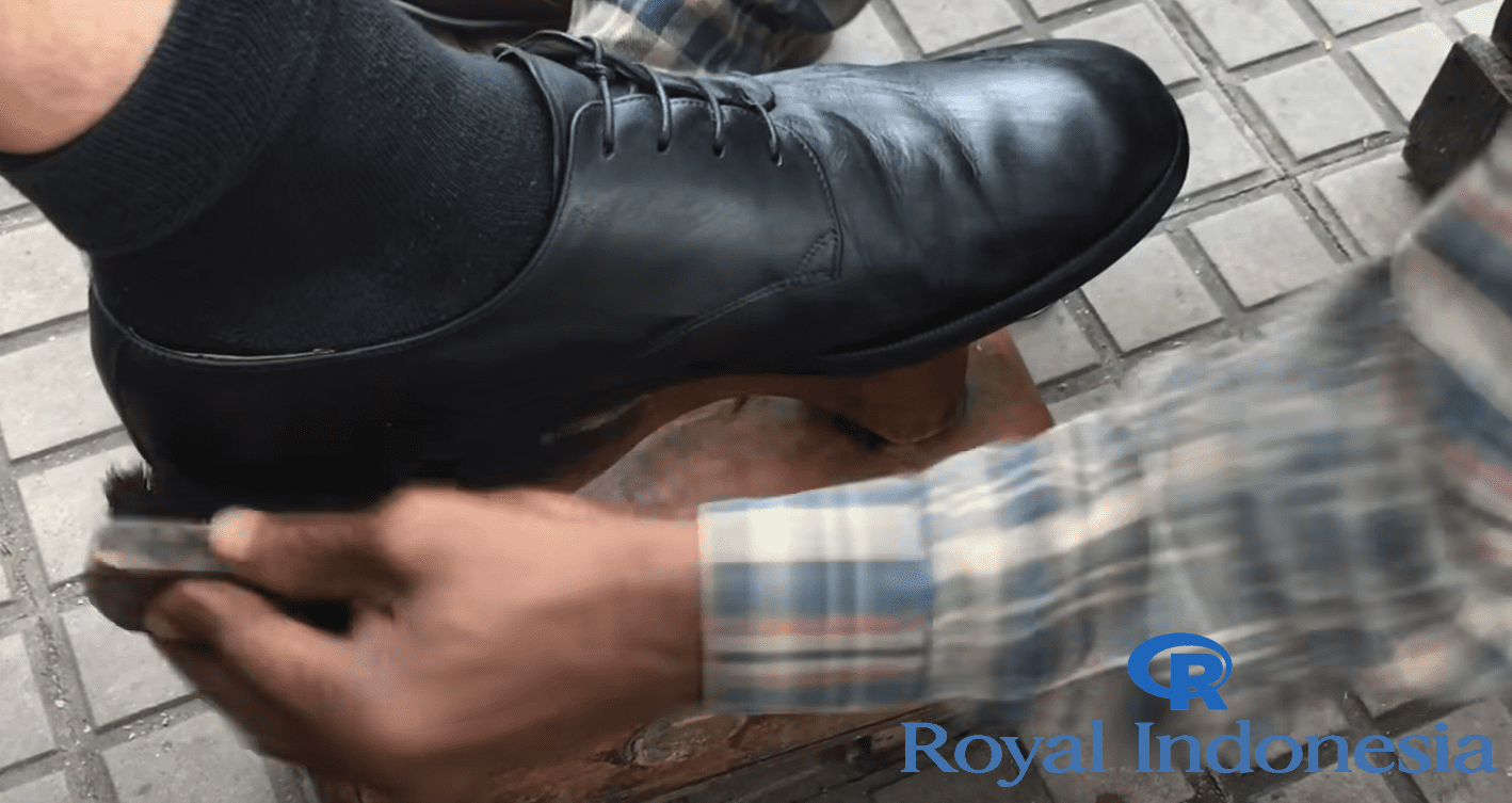 Cara membersihkan sepatu dengan benar
